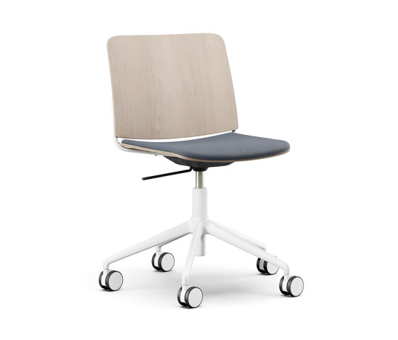 Atrium Focus, glides, fixed seat cushion, veneer back rest | Chairs | Fora Form