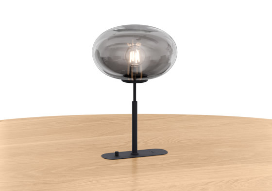 ON Table Lamp w/Charger | Lámparas de sobremesa | Fora Form
