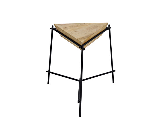 Chio Triangle Coffee Table | Beistelltische | cbdesign
