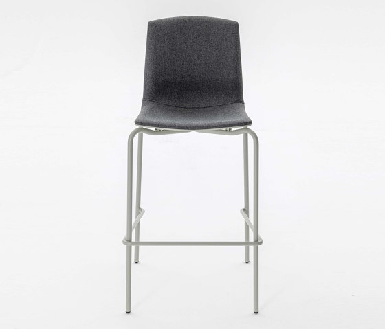 Loto Recycled Stool 334 | Bar stools | Mara