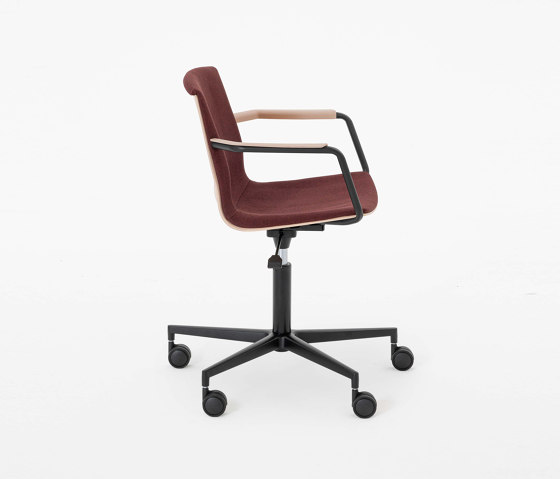 Loto Recycled Swivel armchair 330LB | Chairs | Mara