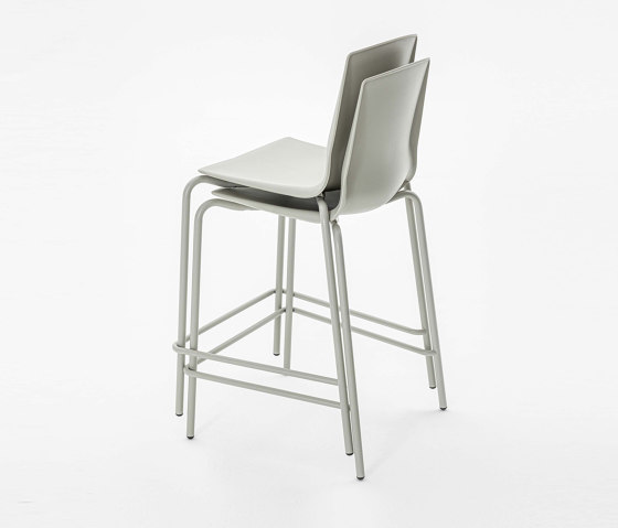 Loto Recycled Stool 334 | Counter stools | Mara