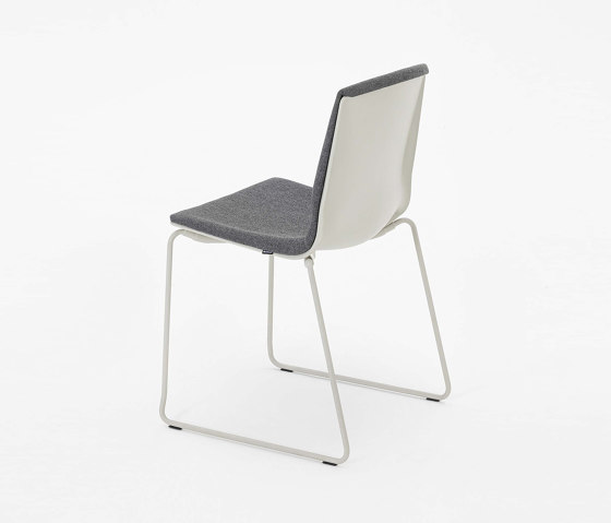 Loto Recycled Sled Chair 335L | Chairs | Mara