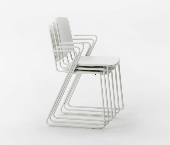 Vea sled armchair 5150 | Chairs | Mara