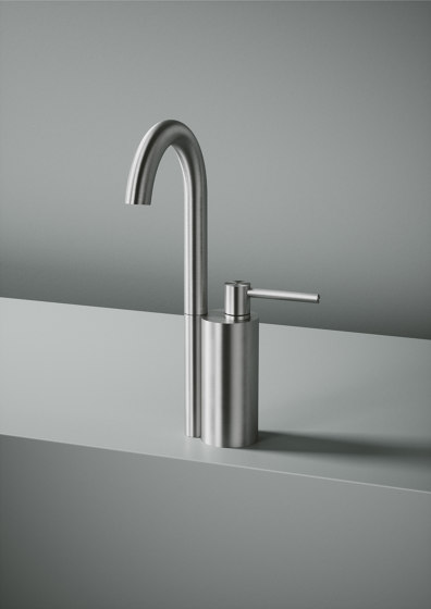 FFQT | Deck mounted mixer | Wash basin taps | Quadrodesign