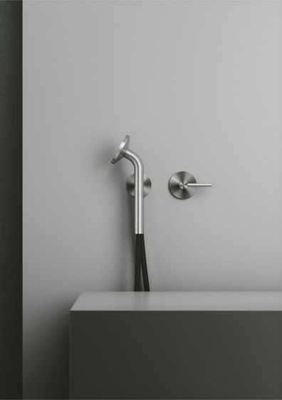 FFQT | Mezclador a muro con teleducha | Grifería para duchas | Quadrodesign