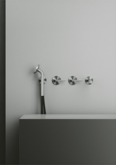 FFQT | Wall mounted mixers set with spout and handshower kit | Bath taps | Quadrodesign