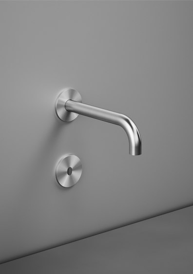 Sense | Wall-mounted infrared presence sensor with spout, pre-configured water temperature. | Bath taps | Quadrodesign