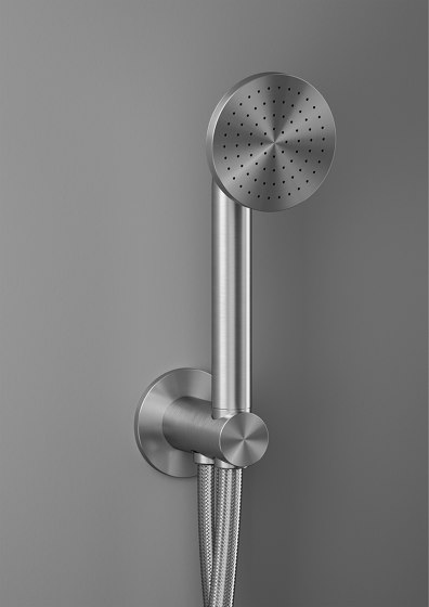 Shower | Handbrause mit Halterung und Wasseranschluß | Duscharmaturen | Quadrodesign