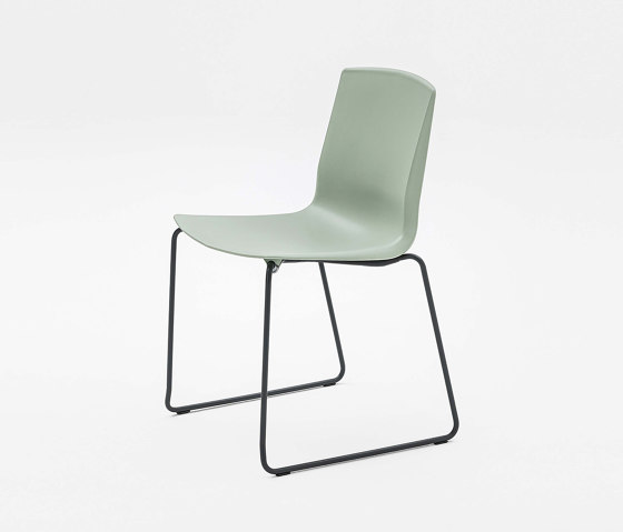 Loto Recycled Sled Chair 335L | Sillas | Mara