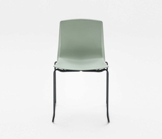 Loto Recycled Sled Chair 335L | Sillas | Mara