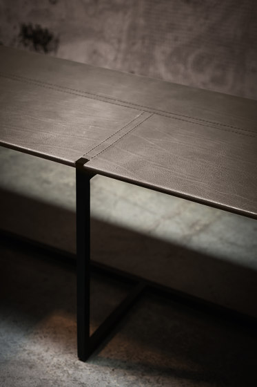 ICARO LEATHER Small Table | Coffee tables | Baxter