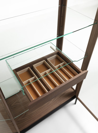 Atsuko | Display cabinets | Porada