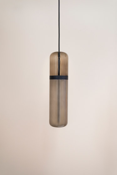 Pill | S 36—01 - Black Anodised - Smoked | Lampade sospensione | Empty State