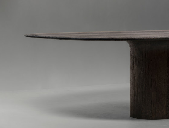 Anvil Dining Table Semi - Oval | Tables de repas | Van Rossum