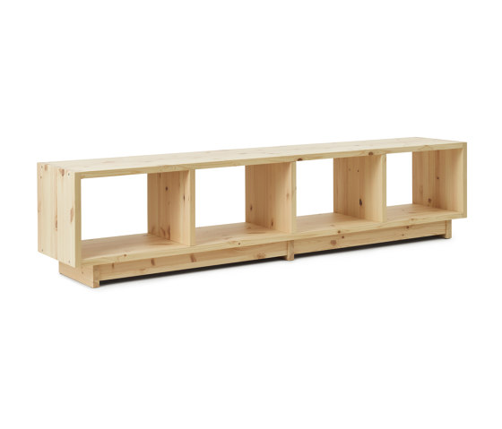 Plank Bookcase Low Pine | Estantería | Normann Copenhagen