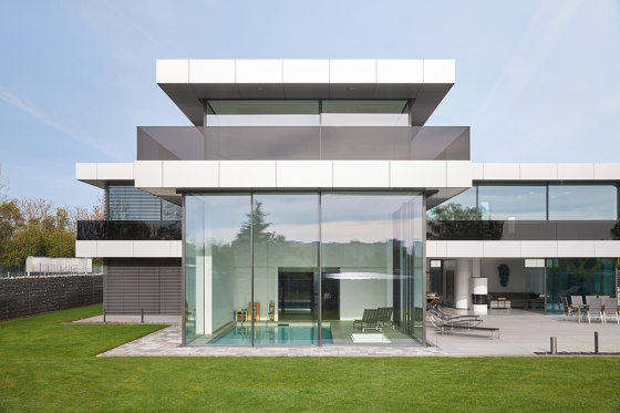 Frameless sliding windows measuring up to 25 m2 | Puertas patio | swissFineLine