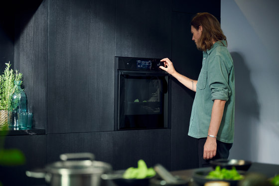 Ovens | N 90 Built-in oven with added steam function - Deep Black | Hornos a vapor | Neff