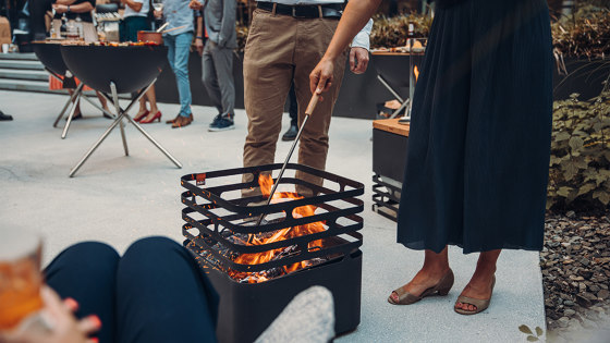 TOOLS Tisonnier avec souffleur de flamme sur pied en inox | Accessoires barbecue | höfats