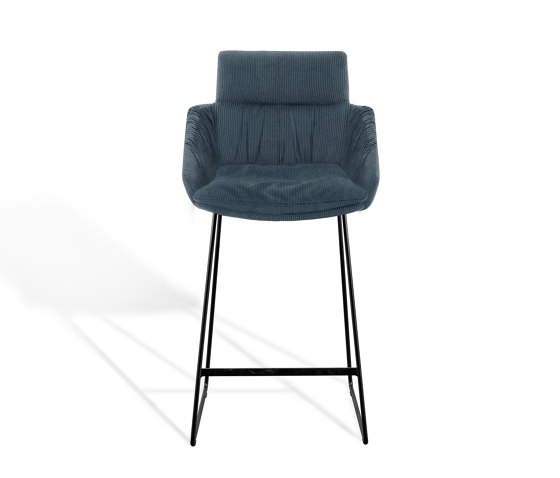 FAYE Counter stool with low armrests | Counter stools | KFF