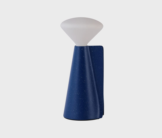 Mantle Portable Lamp in Cobalt Blue | Tischleuchten | Tala