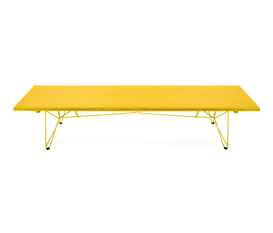 LTL | Table and Couch, tabletop zinc yellow RAL 1018 | Dining tables | Magazin®