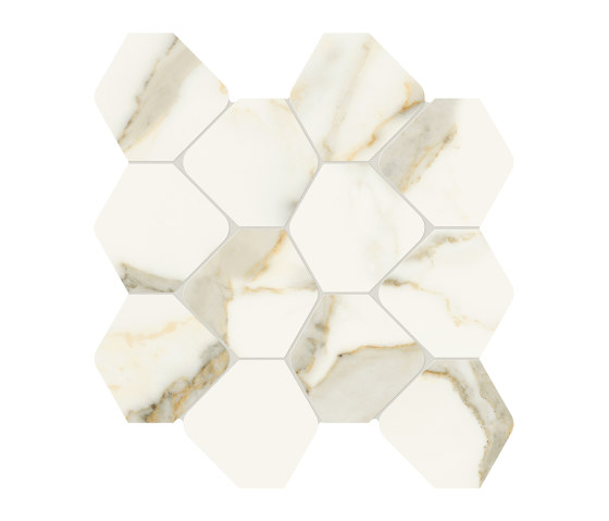 Scultorea | Tessere Rombo Calacatta Oro Fino 44,2x25,6 | Ceramic tiles | Marca Corona