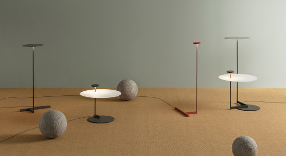 Flat 5945 Floor lamp | Side tables | Vibia