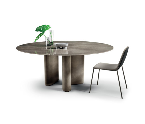 Hoa Table - 2370X | Dining tables | LAGO