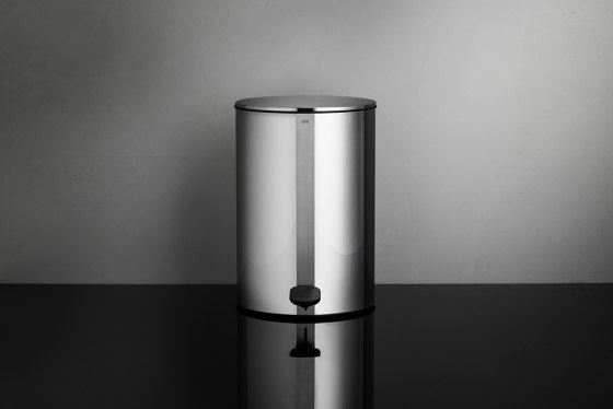 Reframe Collection | Pedal bin - polished steel | Papeleras | Unidrain