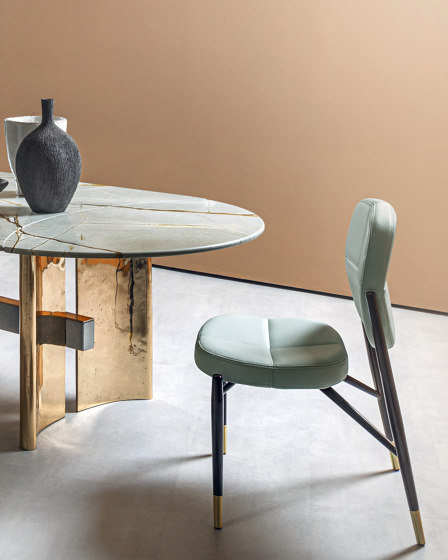Fyra | Chairs | HESSENTIA | Cornelio Cappellini
