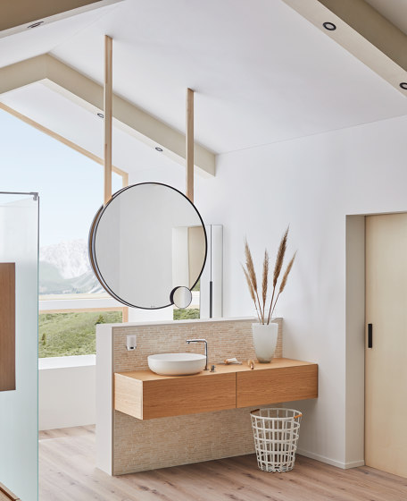Round mirror including vanity mirror 5x, 1000 x 1000 x 50 mm, matt white frame with indirect lighting | Specchi da bagno | Vigour
