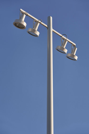 Arne | Multiple column lighting | Street lights | Urbidermis