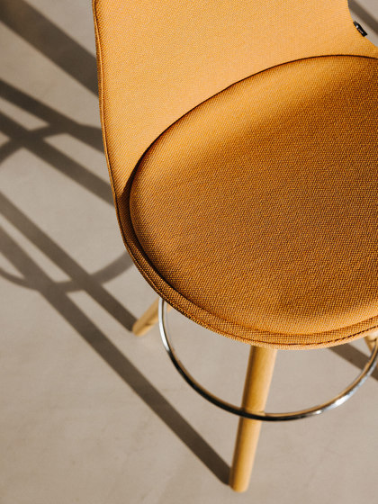 Lottus spin wood stool | Sgabelli bancone | ENEA