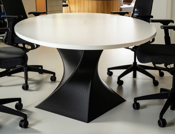 NeverEnding Twisted X | Dining tables | Triboo