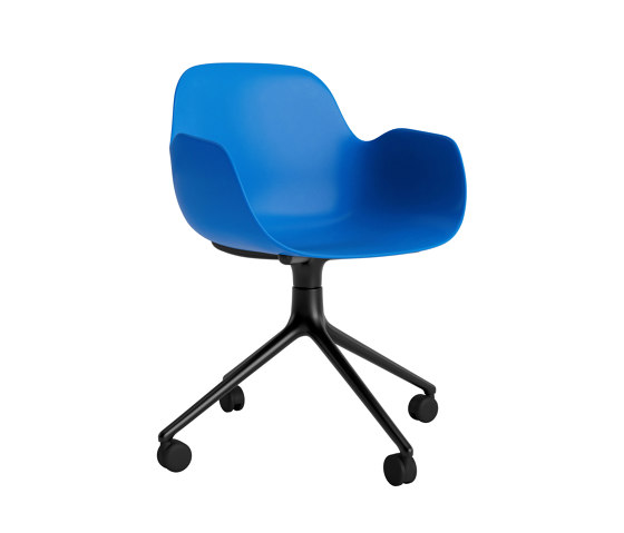 Form Armchair Swivel 4W Black Alu Bright Blue | Sillas | Normann Copenhagen