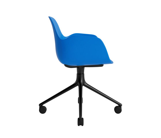 Form Armchair Swivel 4W Black Alu Bright Blue | Stühle | Normann Copenhagen