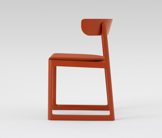En Chair (Cushioned) | Chaises | MARUNI