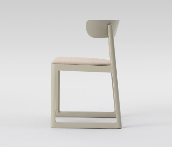 En Chair (Cushioned) | Sillas | MARUNI
