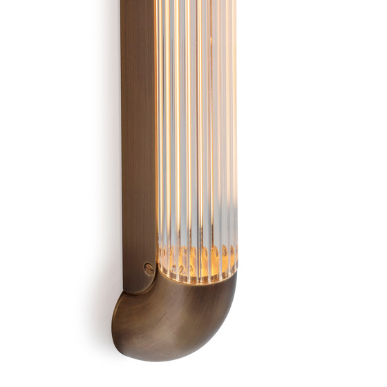 Strata | 600 Wall Light - Antique Brass | Lampade parete | J. Adams & Co