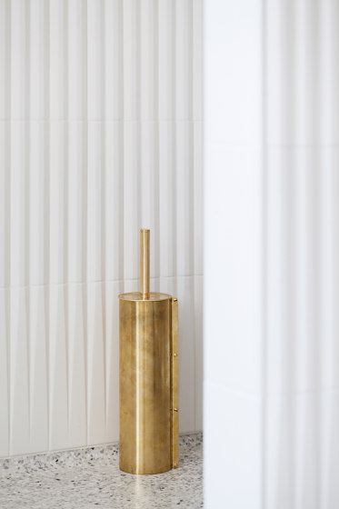 Toilet brush crafted in solid brass | Escobilleros | TONI Copenhagen