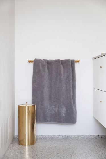 Bin crafted in solid brass | Poubelles de salle de bain | TONI Copenhagen