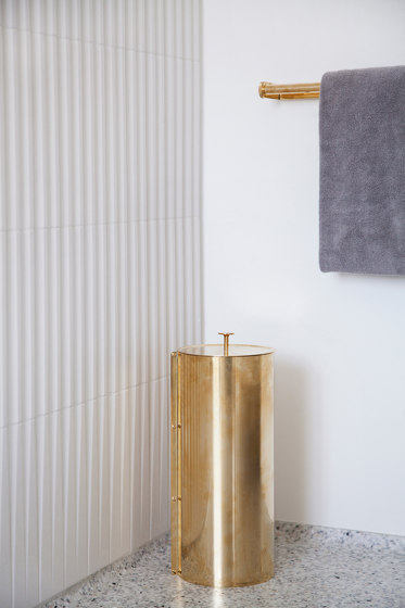 Bin crafted in solid brass | Pattumiera bagno | TONI Copenhagen
