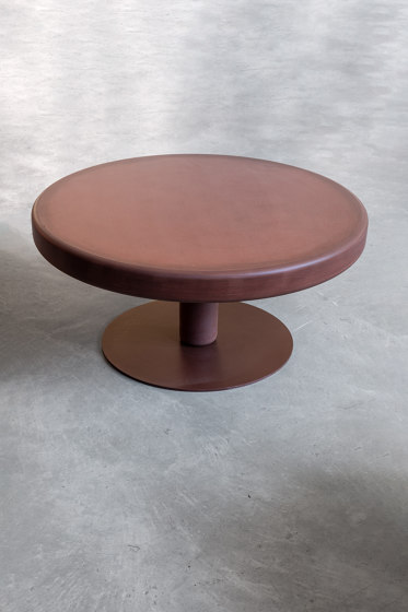 Flipper Low Coffee Table II | Mesas de centro | Forma & Cemento