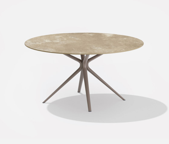 Moai table | Dining tables | Fast