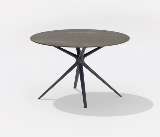 Moai table | Dining tables | Fast