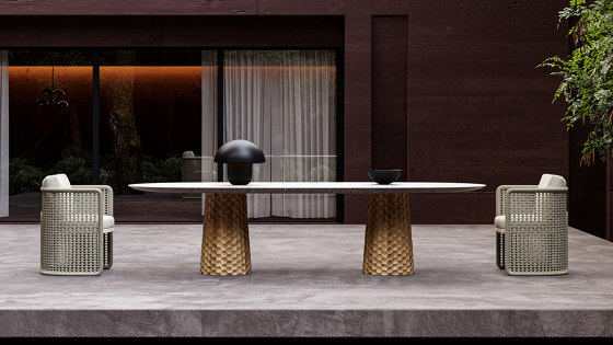 Miura Carving Dining Table | Esstische | SNOC