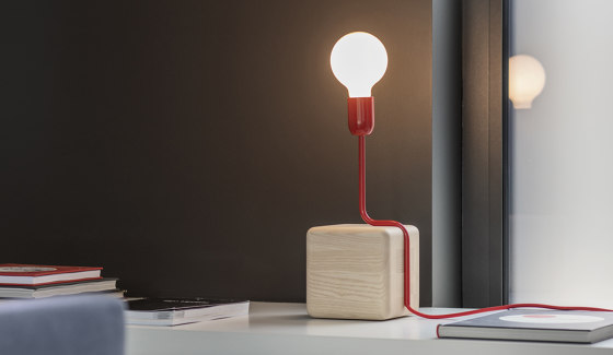 Filo Rosso table lamp | Table lights | Flou