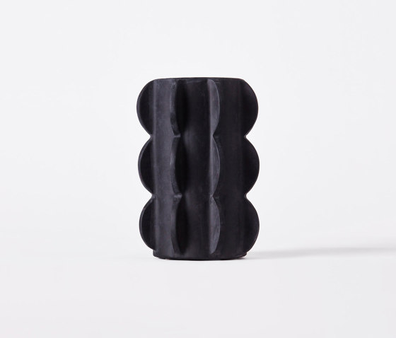 Arcissimo Vase Black Medium | Vases | Dustydeco