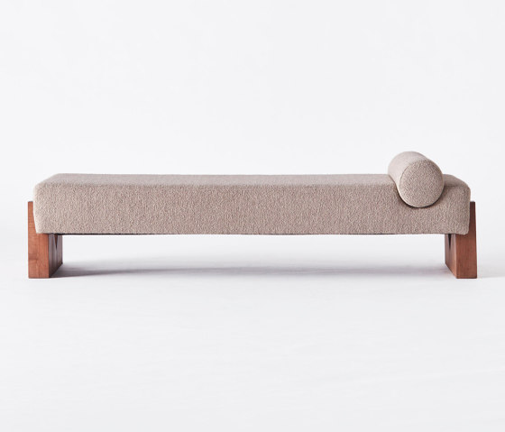 V Day Bed Boucle | Lits de repos / Lounger | Dustydeco
